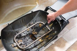 Kit De 2 Utensilios De Limpieza Weber 8 Kit De 2 Utensilios De Limpieza Weber -Biohort || Napoleon || Weber Tienda de ventas Kit 2 utensilios limpieza Weber 2